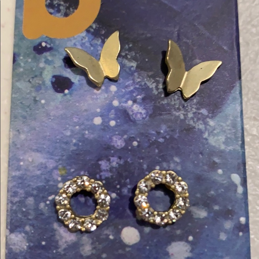 5/$20 Bops Butterfly Earrings Set - Picture 4 of 7